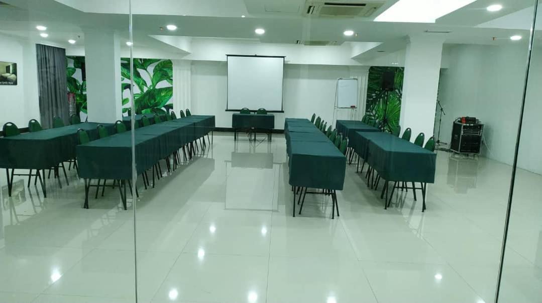 H Boutique Hotel Xplorer Loke Yew Kuala Lumpur Bagian luar foto